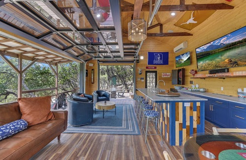 Austin House | NEW Above Sunset Canyon I Pool&Spa I Entertaining I Gym I Services