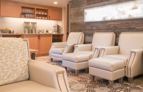 Banff Apartment | Convenient Accessible Room Steps from Banff Centre