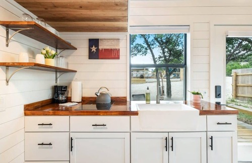 Dripping Springs Cabin | Charming Tiny House #2 at Infinity Ranch - Pet & Child Friendly