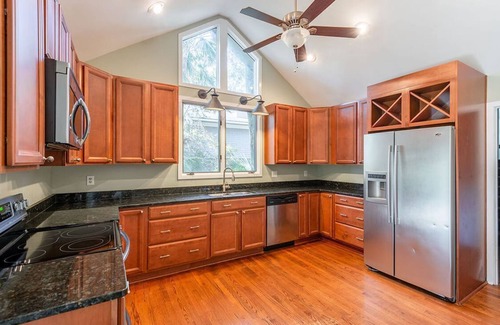 Vanderhorst Plantation House | Inviting Beachside Retreat with Lagoon & Golf Course Views
