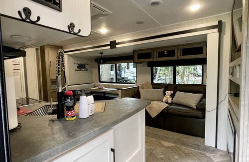 Seaboard Industrial House | Exciting 2 Bedroom Disney Camper for Your Adventure!