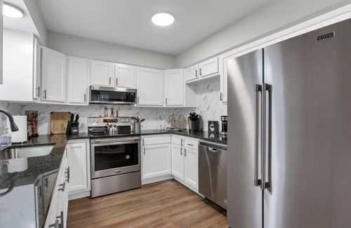 Summit Station House | New Albany Charmer - Over 1 Acre !