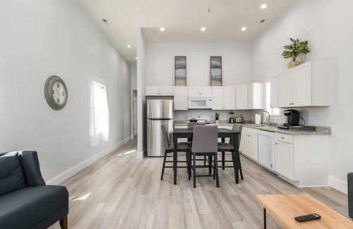 New Albany House | New Albany IN: Newly Renovated 3BR Home with Ocean Views