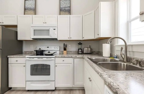 New Albany House | New Albany IN: Newly Renovated 3BR Home with Ocean Views