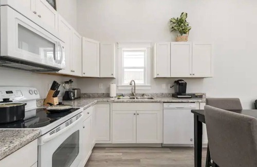 New Albany House | New Albany IN: Newly Renovated 3BR Home with Ocean Views