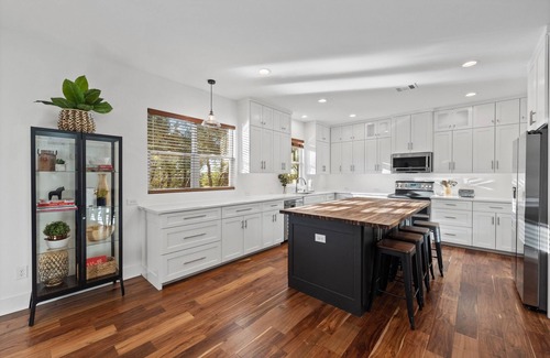 Dripping Springs House | Perfect Retreat: Gatherings & Fun on 10 Acres Await!
