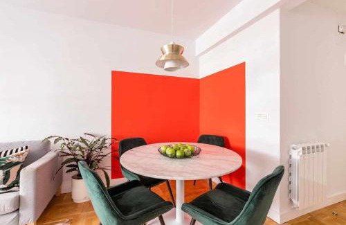 San Sebastian Apartment | Relaxing New Amara Suite for Friends & Families with Parking