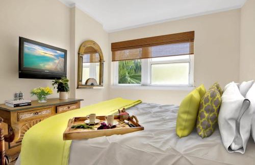 South Beach Apartment | Oceanfront 3BR Penthouse on Ocean Drive - Guest Rated 10/10!