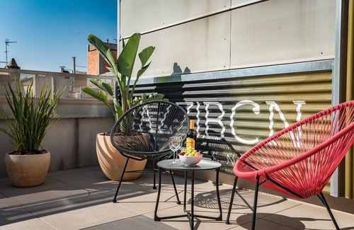 El Camp de l'Arpa del Clot Apartment | Bright Apartment Steps from Sagrada Familia - Guest Rated 10/10