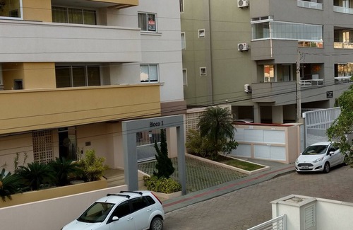 Bombas House | Cozy Beachside Apartment with Pool and Ocean Views