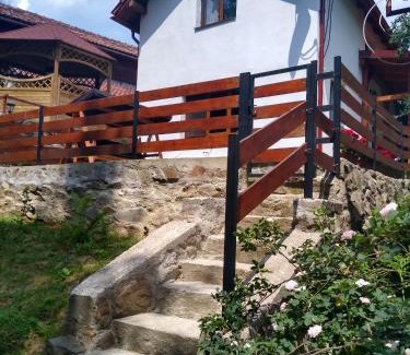 Brebu Nou House | Modern Two Bedroom House with Pet and Child Friendly Amenities