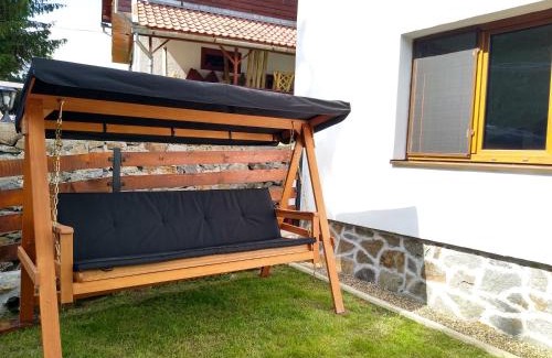 Brebu Nou House | Modern Two Bedroom House with Pet and Child Friendly Amenities