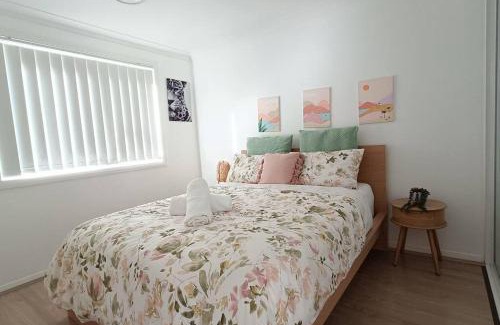 Baulkham Hills House | Cozy 2 Bedrooms Granny Flat with Pool & Pet-Friendly Amenities