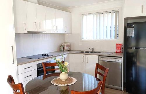 Baulkham Hills House | Cozy 2 Bedrooms Granny Flat with Pool & Pet-Friendly Amenities