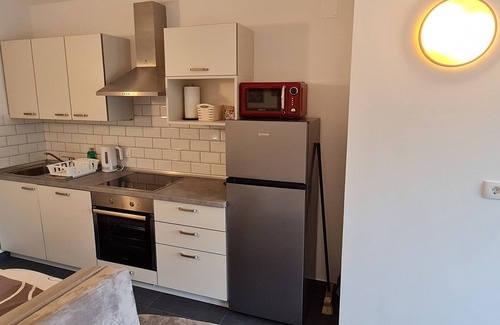 Bodesce Apartment | Modern Studio with Lake View and Pet-Friendly Amenities