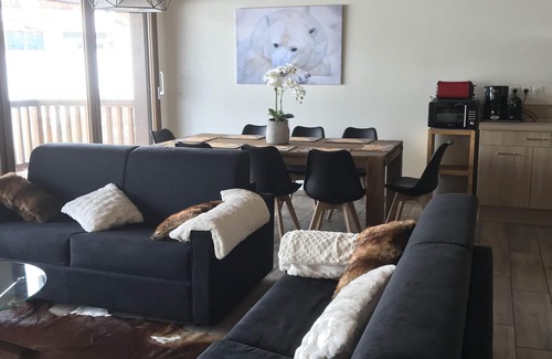 Saint-Francois-Longchamp Apartment | Ideal Ski-In, Ski-Out Apartment for 8 with Spa Access