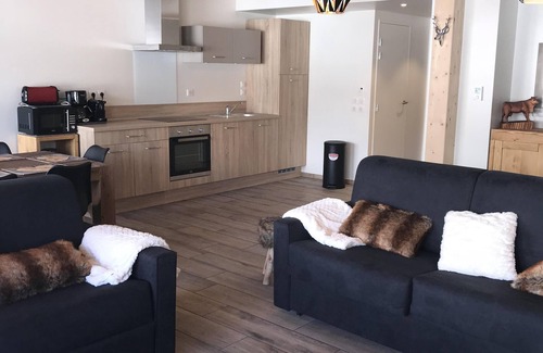 Saint-Francois-Longchamp Apartment | Ideal Ski-In, Ski-Out Apartment for 8 with Spa Access