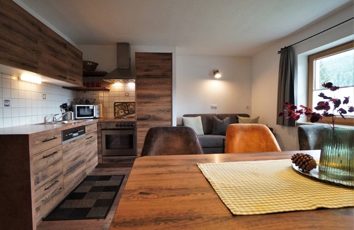 Ehrwald Apartment | New Apart at Zugspitze: Spa, Hot Tub & Outdoor Bliss