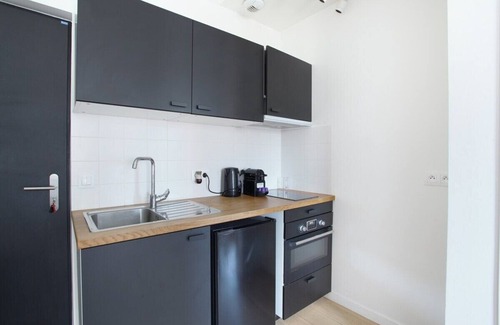 Silly-Gallieni Apartment | Cozy Boulogne Apartment with Kitchen & Breakfast Included