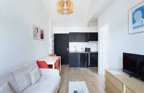 Silly-Gallieni Apartment | Cozy Boulogne Apartment with Kitchen & Breakfast Included