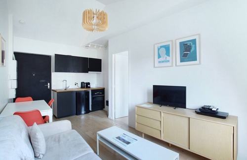 Silly-Gallieni Apartment | Cozy Boulogne Apartment with Kitchen & Breakfast Included