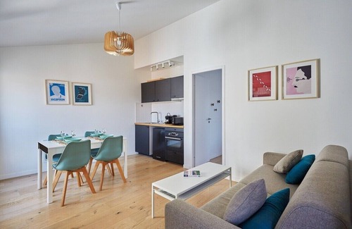 Silly-Gallieni Apartment | Cozy Apartment in Boulogne Overlooking "Les Passages"