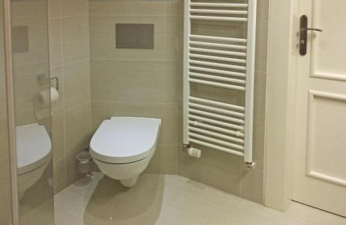 Holesovice Apartment | Historic Apartment with Child-Friendly Amenities, Rated 9.7