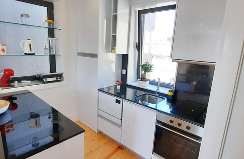 Centro / Baixa Apartment | Stylish Apartment in Porto Center with Balcony & Ocean View