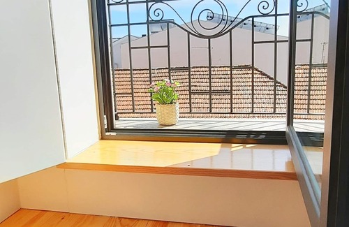 Centro / Baixa Apartment | Stylish Apartment in Porto Center with Balcony & Ocean View