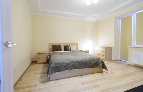 Lychakivskyi District Apartment | Modern Apartment on Zhasmynova Street with Great Amenities