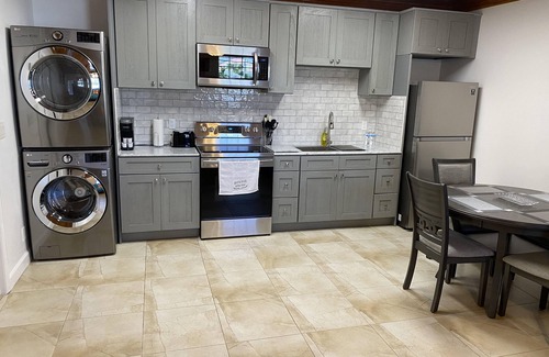 Spanish Wells House | Beachside Apartment with Free Golf Cart & Ocean View