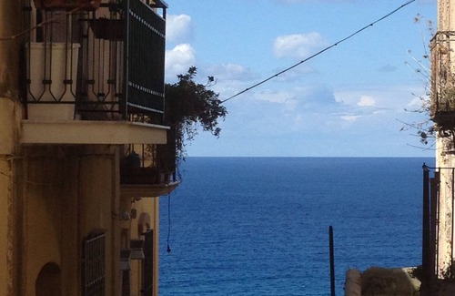 Pizzo Apartment | Inviting Apartment with Sea View Terrace & Breakfast Included