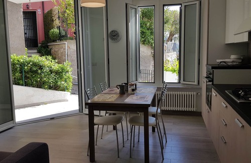 Alassio House | Seaside Getaway: Apartment with Gulf View Terrace