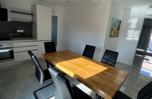 Kastel Stafilic Apartment | Discover the Ocean View Vrbo Property with Family-Friendly Amenities