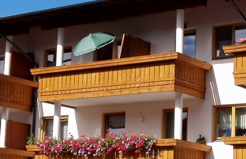 Stumm Apartment | Central Apartments with Panoramic Views & Pool Access