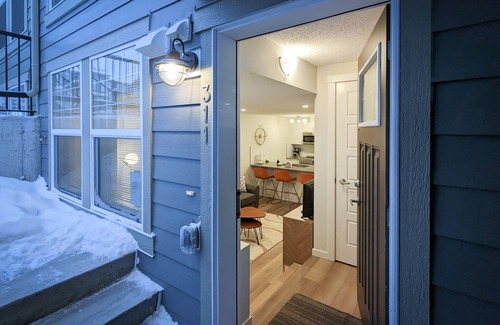 Cranston Apartment | Modern Apartments in Cranston by GLOBALSTAY - Pet Friendly