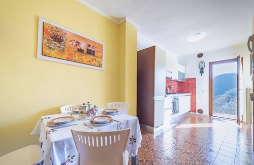 Borghetto di Vara Apartment | Scenic Apuan Alps Apartment with Breakfast for Families