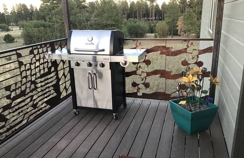 Clay Springs Apartment | Artistic Studio Retreat: Quiet Escape by National Forest