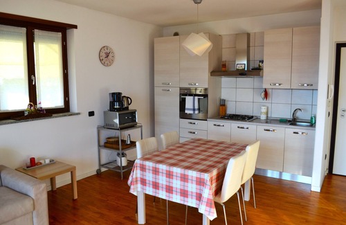 Stresa Apartment | Bright Apartment with Panoramic Views & Free Wi-Fi