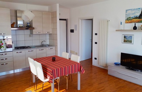 Stresa Apartment | Bright Apartment with Panoramic Views & Free Wi-Fi