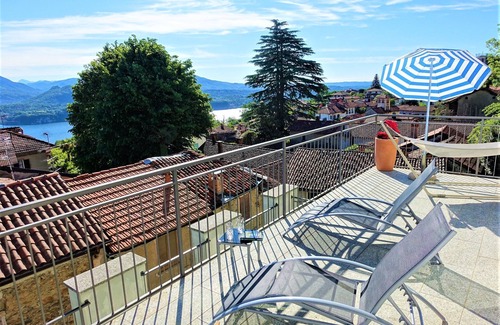 Stresa Apartment | Bright Apartment with Panoramic Views & Free Wi-Fi