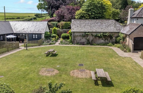Blandford Forum Cottage | Pet-Friendly Retreat at New Barn - Guest Rated 10/10