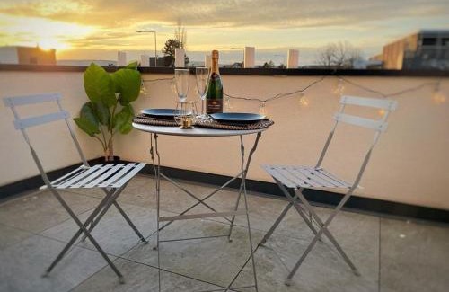 Longvic Apartment | Discover Bat'Appart in Dijon - Unique Stay with Dining