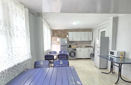 Makhinjauri Bed & Breakfast | Explore New Batumi: Family-Friendly with Breakfast Included