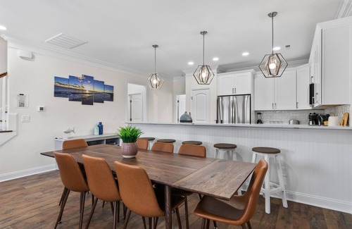 Garden City House | Beach House Retreat with Private Pool & Hot Tub, 10/10 Rated!