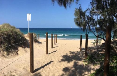 Buddina Apartment | NEW BEACH Luxury 3B 2B unit - Ocean Views - 250m 2 BUDDINA BEACH!
