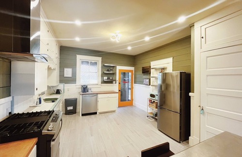 San Jacinto House | Beachside Heritage House with Oceanfront Views & Spa