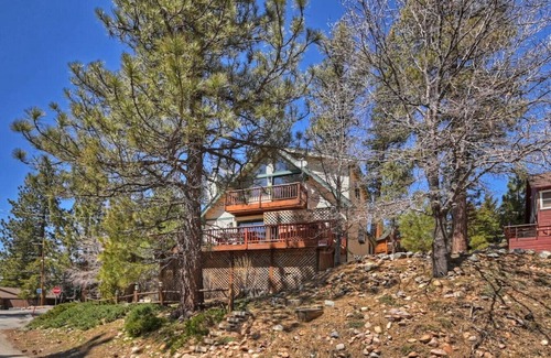 Upper Moonridge Cottage | New Bear Canyon: Cozy 3 BR Retreat with Scenic Views