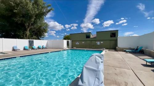 Sweetwater House | New Bear Lake Home with Beautiful Fall Views