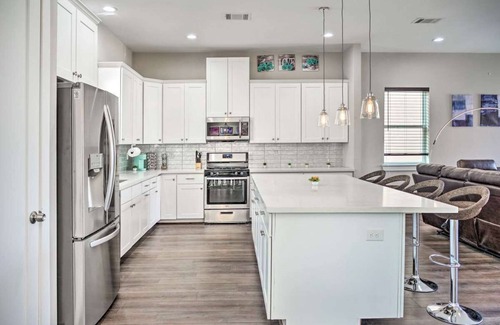 Riverside Terrace House | NEW! Beautiful 3 story Houston Home